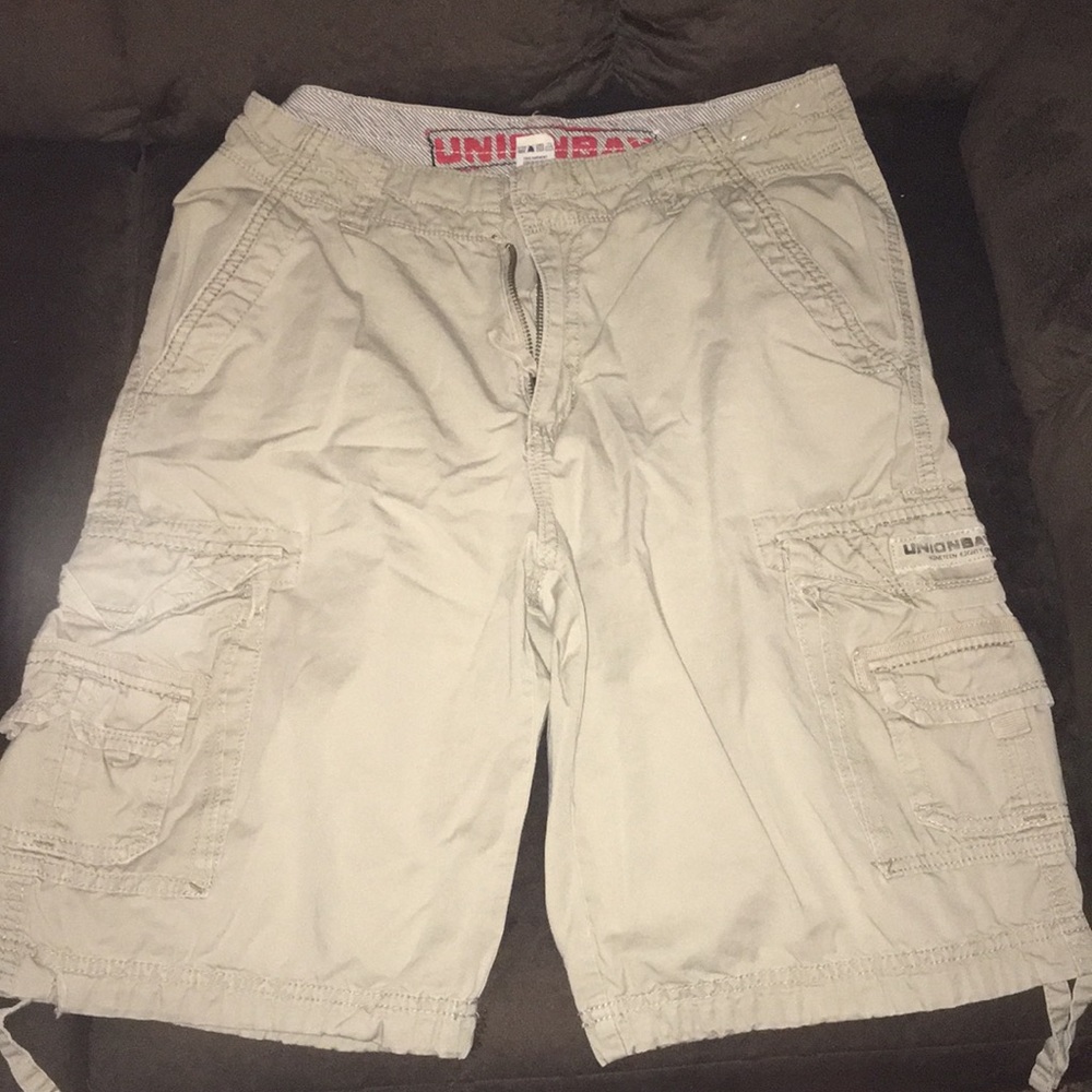 Men’s khaki shorts